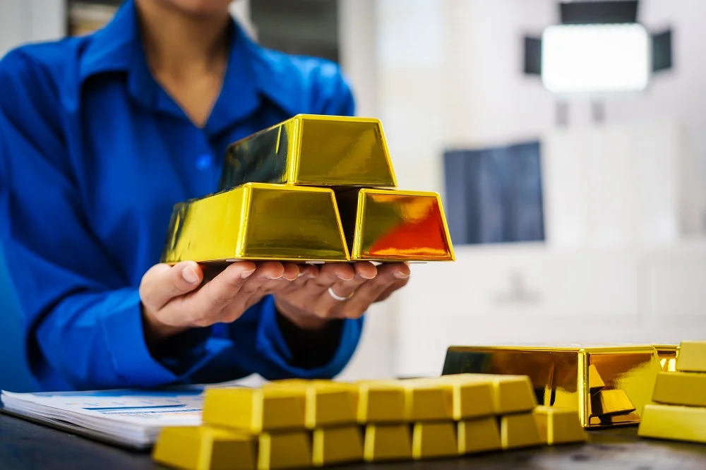 an asian business woman sitting at her desk in off 2026 01 08 05 04 38 utc