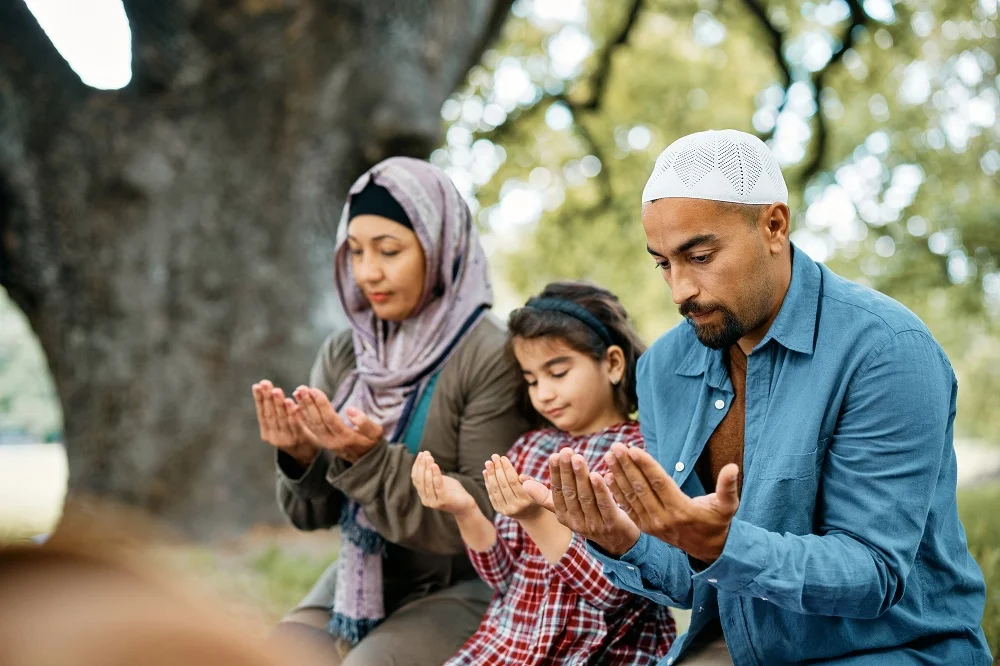 muslim man and his family praying while spending a 2026 01 07 00 41 44 utc