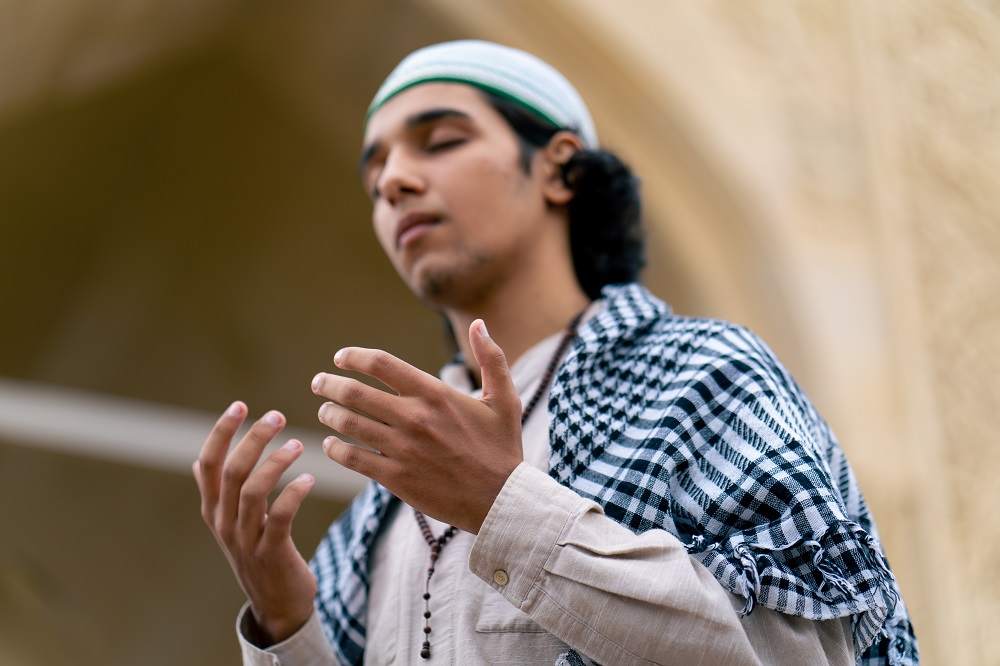 a guy of arab appearance in national clothes with 2026 01 06 09 46 34 utc