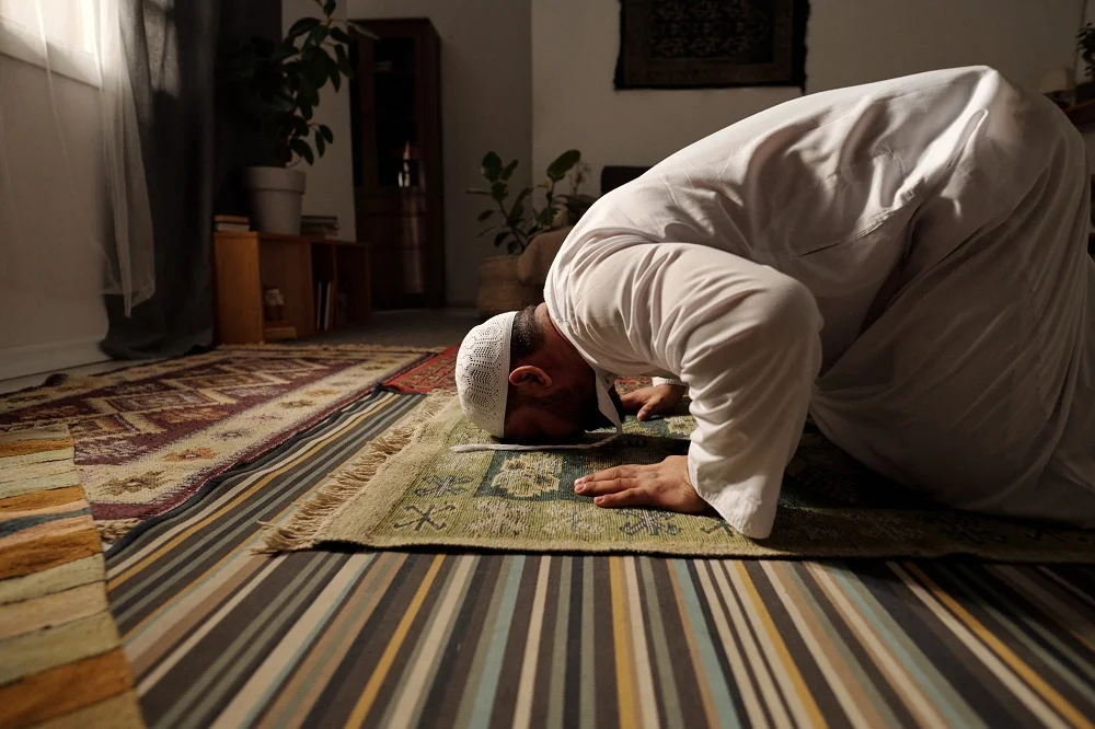 muslim prayer doing sajdah on rug 2026 01 08 22 18 54 utc