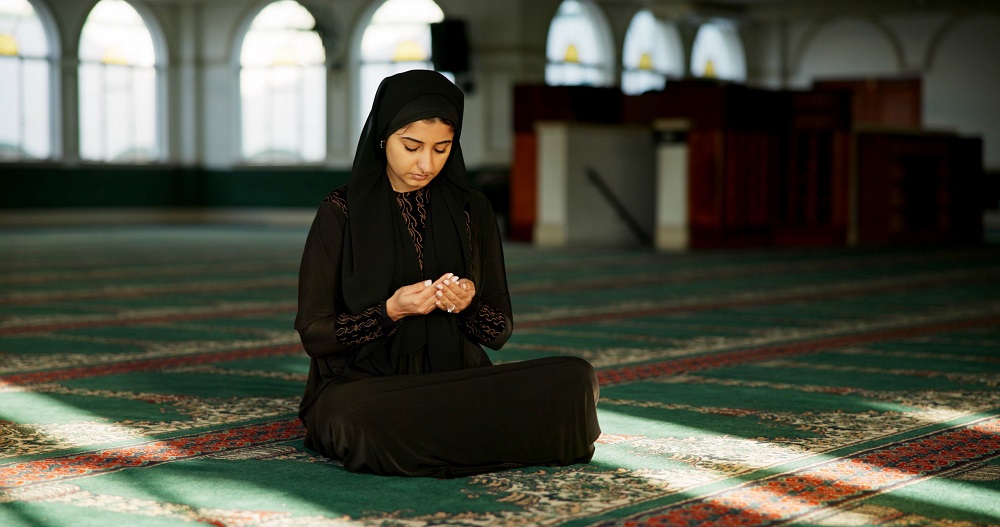 muslim woman mosque or praying for palestine gra 2026 01 09 10 00 46 utc