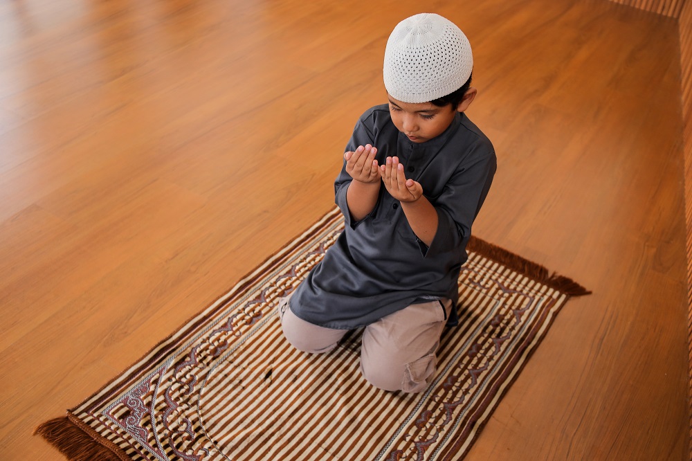 young muslim kid pray to god after praying salah o 2026 01 09 11 05 25 utc
