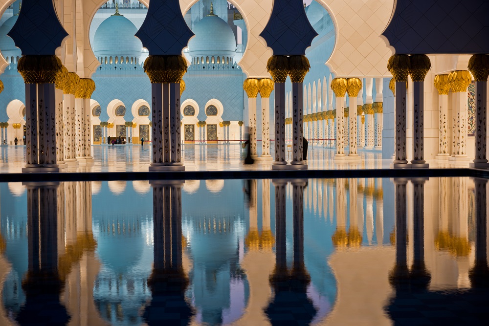 sheikh zayed white mosque in abu dhabi at night 2026 03 25 08 22 50 utc