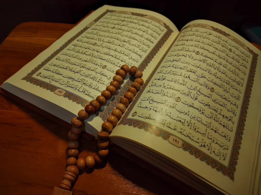 the holy book quran and rosary beads 2026 01 05 00 22 21 utc