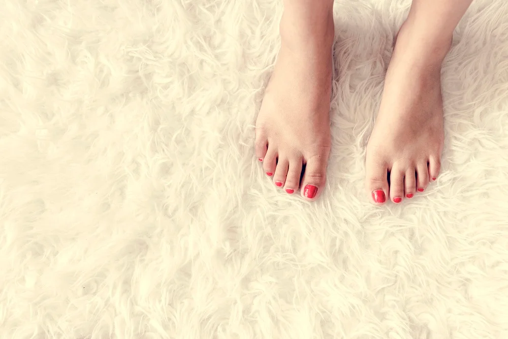 closeup of woman legs on white fluffy carpet 2026 03 18 12 11 39 utc