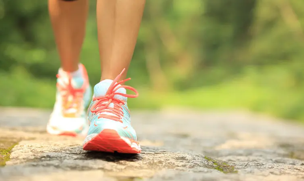 طویل عمری اور بیماریوں سے بچاؤ کے لیے ورزش کی شدت کی اہمیت کو واضح کرتی تصویر