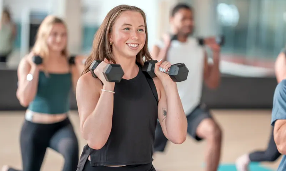 طویل عمری اور بیماریوں سے بچاؤ کے لیے ورزش کی شدت کی اہمیت کو واضح کرتی تصویر