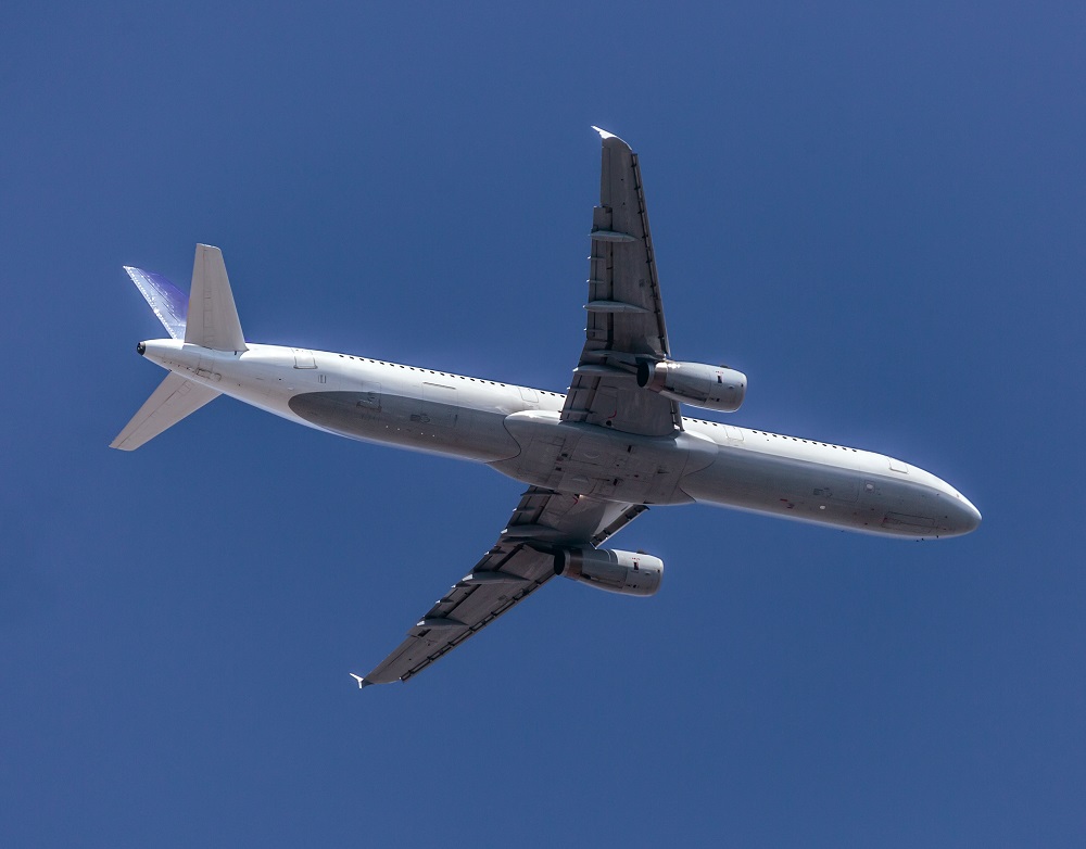 jet airplane closing in for landing against the bl 2026 03 26 00 03 30 utc