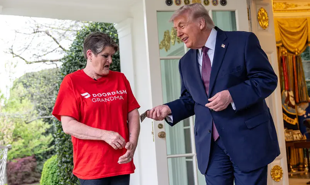 ٹرمپ ڈلیوری ورکر کہانی اور وائٹ ہاؤس ملاقات منظر