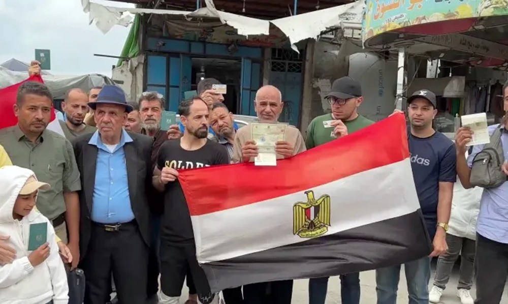 غزہ میں پھنسے مصری شہریوں کا احتجاج اور صدر سیسی سے واپسی کی اپیل کا ایک خاکہ