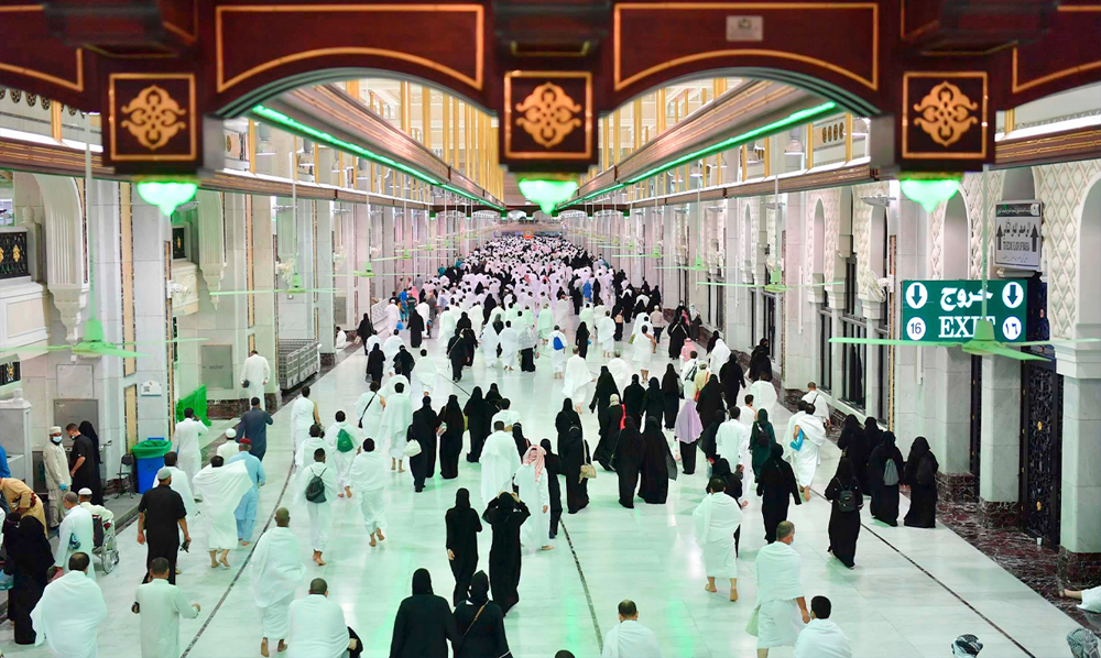 حرمین شریفین کا سفر، مسجد نبوی کا خوبصورت منظر اور روضہ مبارک پر حاضری کا خاکہ