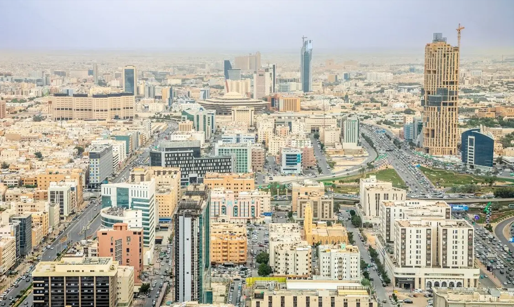 سعودی عرب میں غیر تیل کاروباری سرگرمیاں اور معاشی ترقی کے گراف کی عکاسی