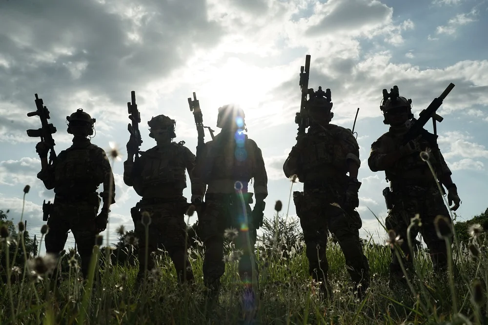 soldier in full us marsoc armed with assault rifle 2026 03 18 05 06 03 utc