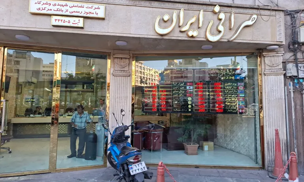 ایرانی اسٹاک مارکیٹ میں تیزی اور تہران صرافہ بازار میں ڈالر کی قیمت میں گراوٹ