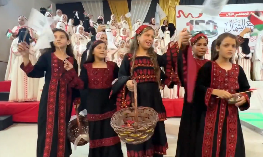 شمالی غزہ کے جبالیہ کیمپ میں غزہ میں اجتماعی شادی کی ایک تصویر