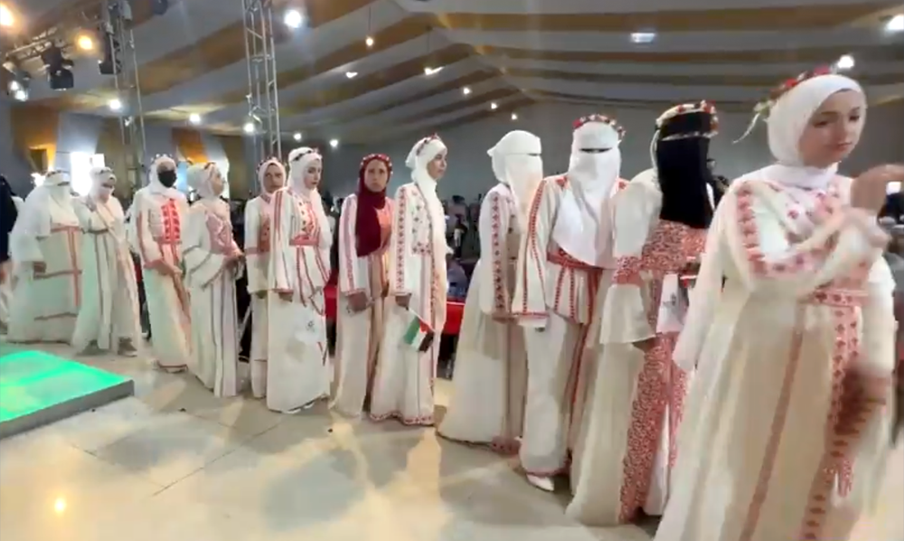 شمالی غزہ کے جبالیہ کیمپ میں غزہ میں اجتماعی شادی کی ایک تصویر