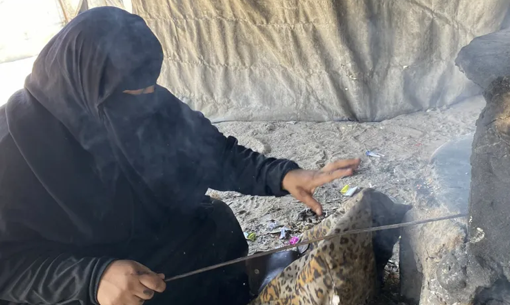 غزہ کی بیوائیں، خیموں میں معاشی خود انحصاری کے لیے سلائی کڑھائی اور دکانیں چلاتی فلسطینی خواتین کا عزم