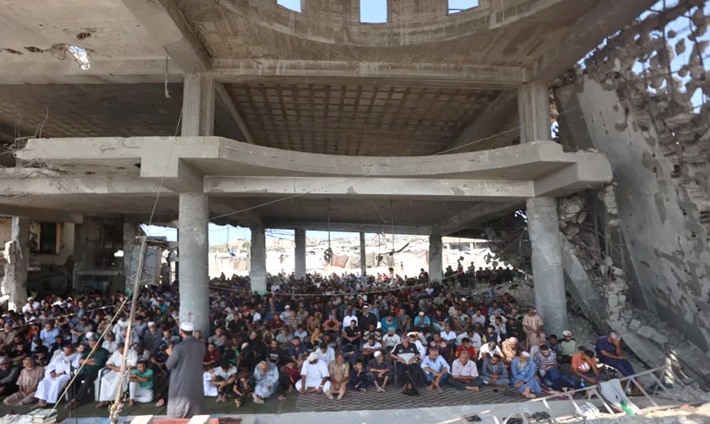 غزہ میں اسرائیلی جارحیت کے باعث تباہ ہونے والی تاریخی مساجد اور عمارات کا ملبہ